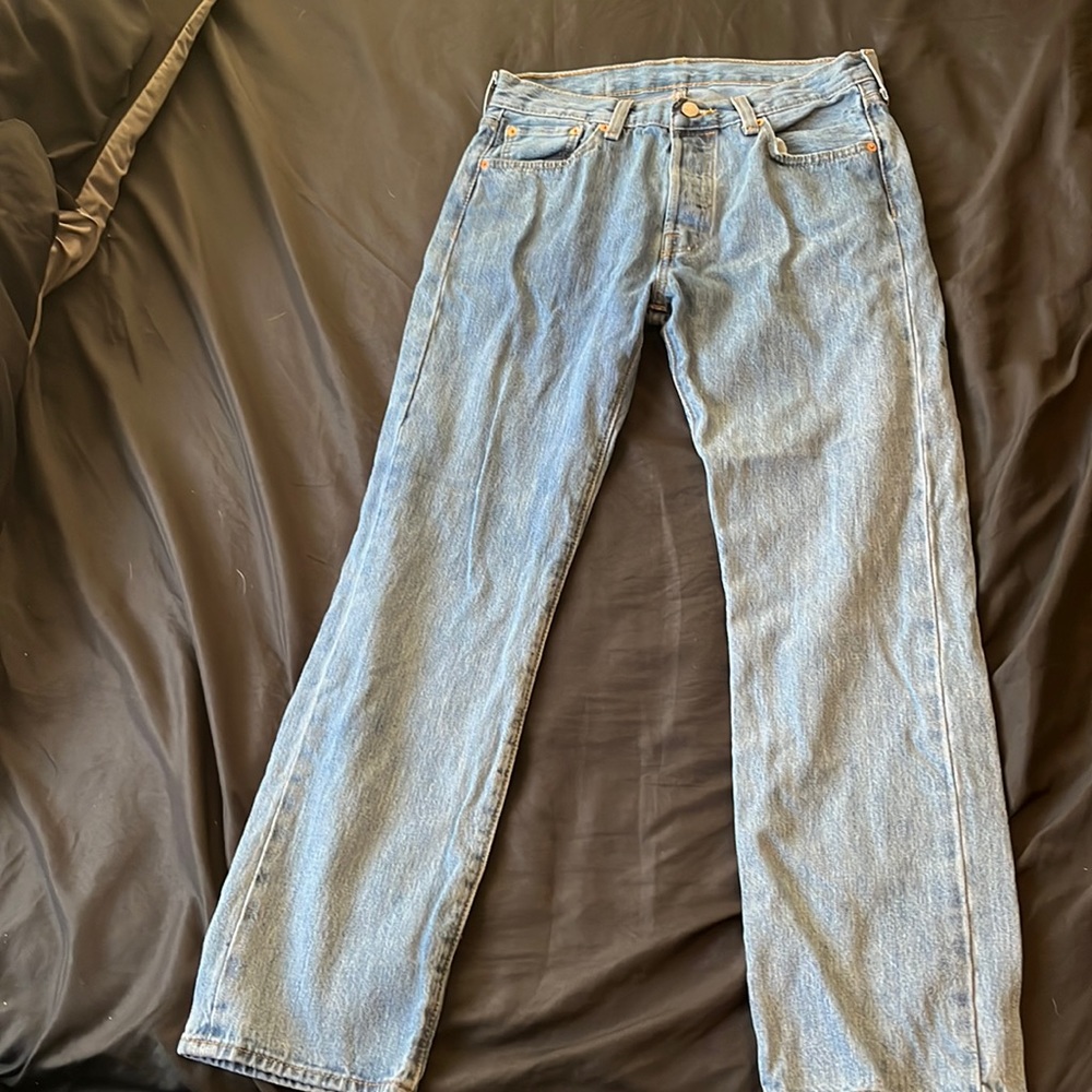 Levi’s 501 baggy jeans